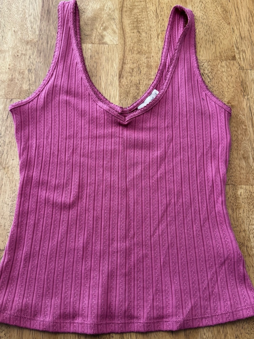 Universal Thread Magenta Ribbed V-Neck Tank Top